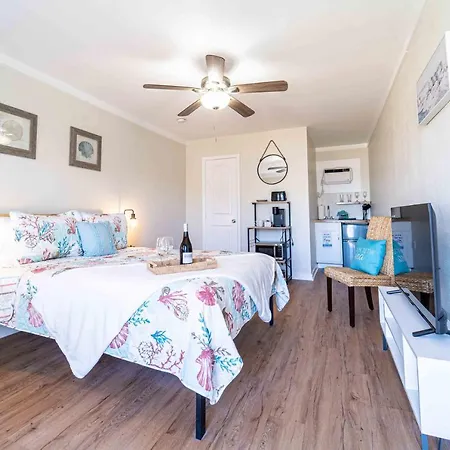Bb Unit 8 - Chic Studio Suite W/ Cabana & Pool Steps To Beach!